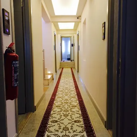 فندق مبيت وإفطار The Life Center 4*