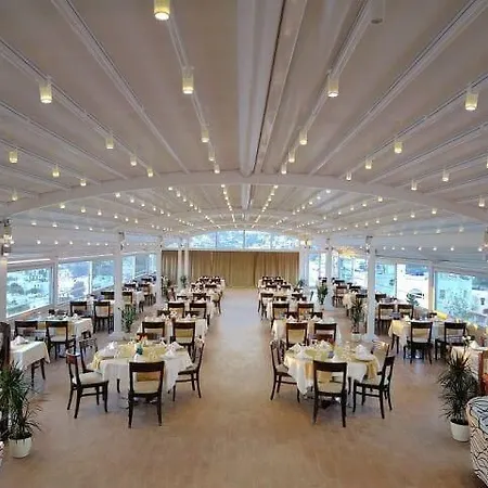 فندق مبيت وإفطار The Life Center 4*